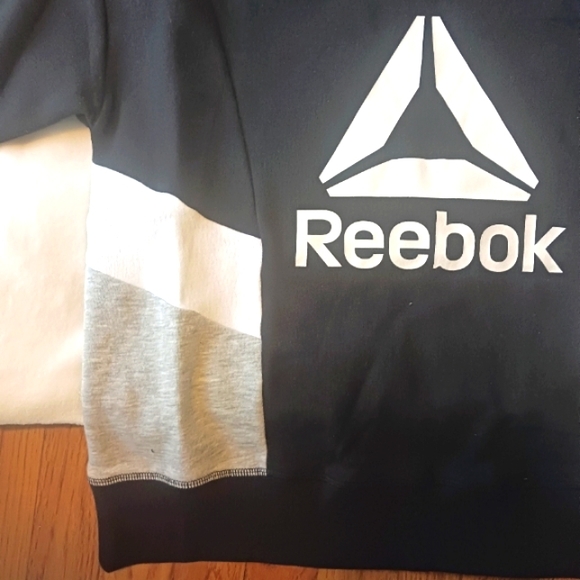 Reebok • Women's Black & White Color Block Logo Crew Sweatshirt, XS - Picture 9 of 10